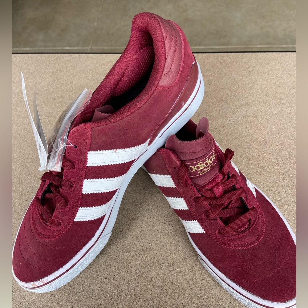 NWT Adidas skateboarding shoe